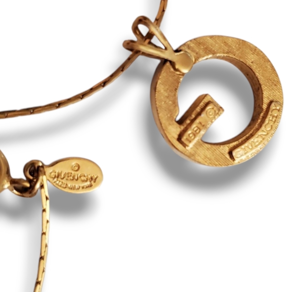 Vintage GIVENCHY 1981 Elegant Gold Authentic Pendant G Necklace - Picture 5 of 12
